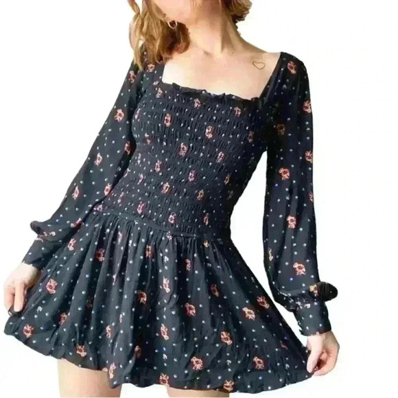 Free People Two Faces Printed Mini Dress Size M Black Floral Smocked - Picture 2 of 4